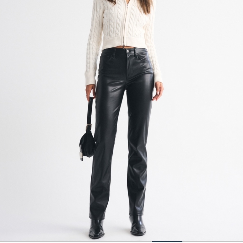 Abercrombie 90’s Straight Ultra High Rise Curve Love Black Leather Pants